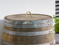 225L Weinfass geöffnet als Regenfass - rustikal Oberfläche: Geölt, Deckel: Ohne Deckel, Wasserhahn: Messing: Höhe 20 cm